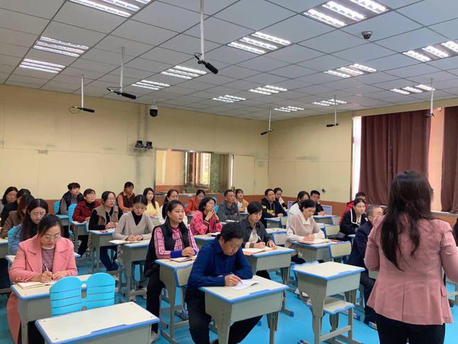 新時(shí)代呼喚“心”教育 勸學(xué)里小學(xué)開展教師心理健康教育專題培訓(xùn)